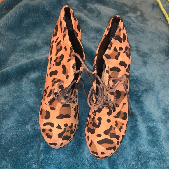Leopard print wedge bootie - Picture 2 of 3